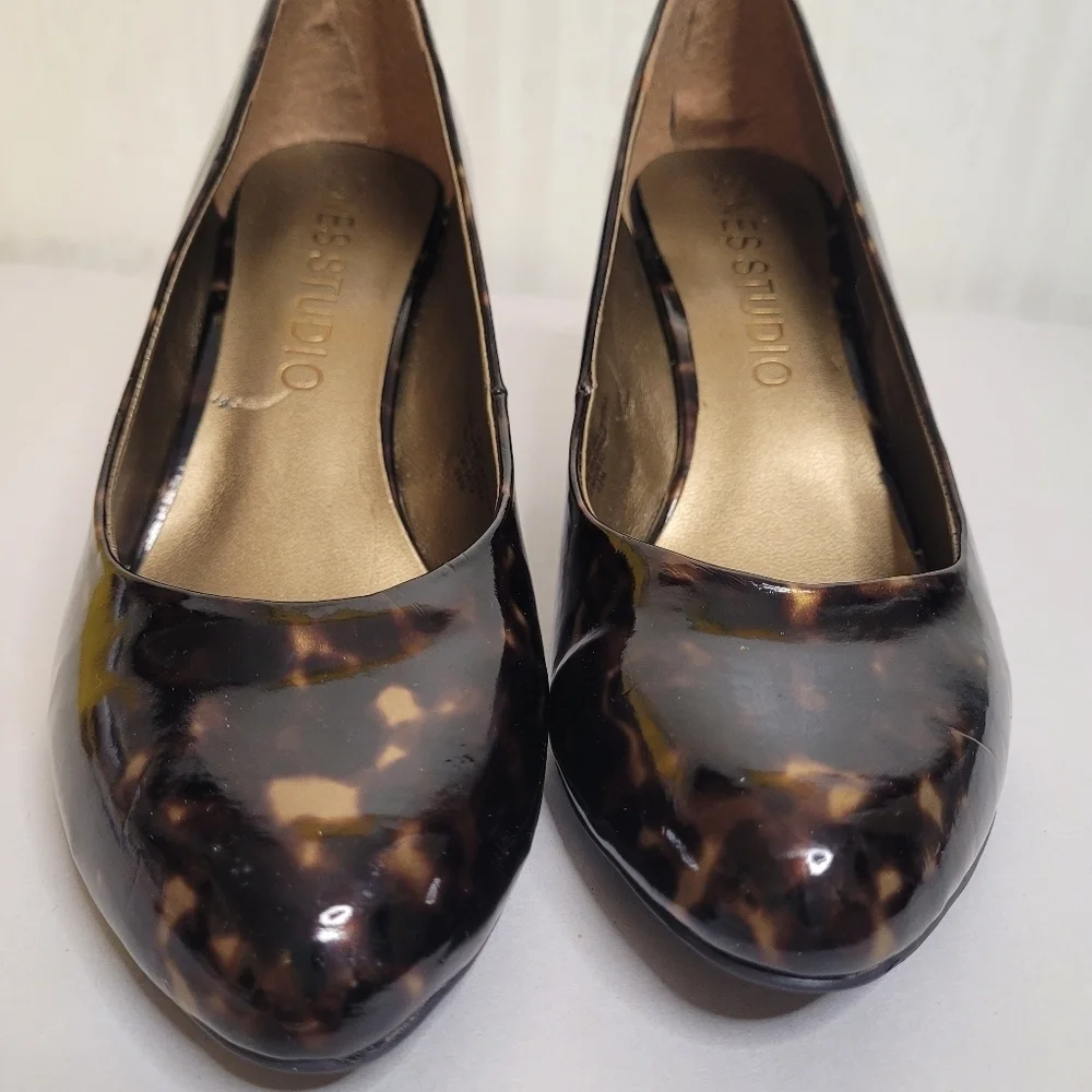 Jones Studio Callie Tortoise Shell Patent Wedges Size 6.5